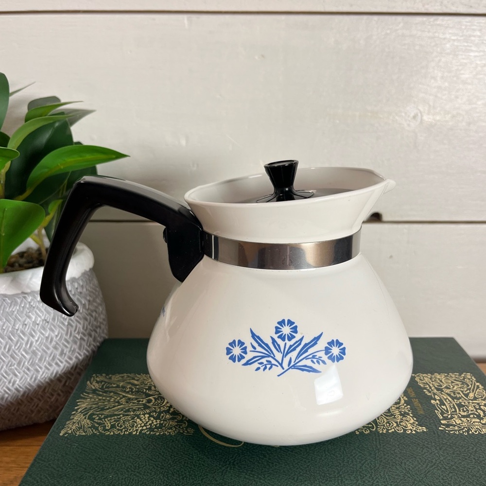 CORNING WARE Cornflower Blue Coffee Pot – 6 Cups